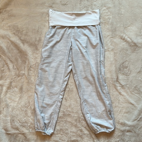 lululemon size 6 crop - Swift material - white and grey - Picture 2 of 12